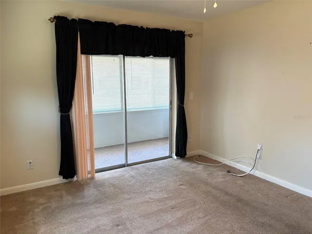 Guest bedroom toward lanai.