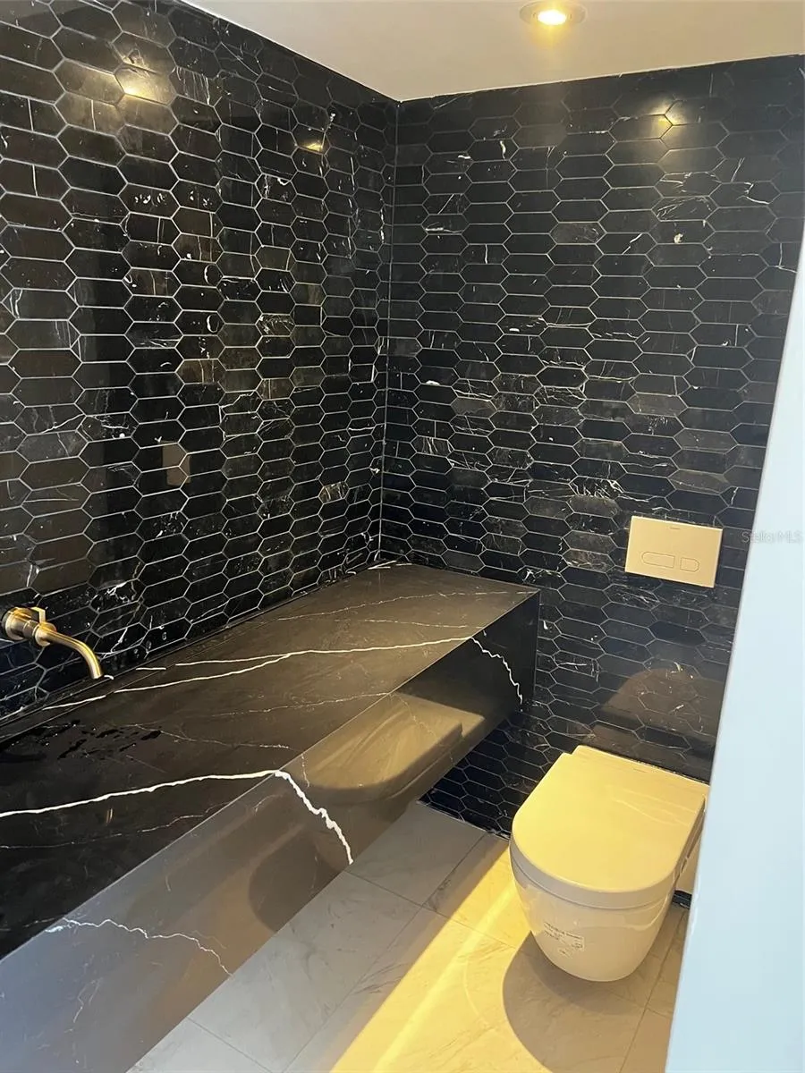 Powder room!