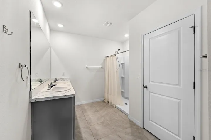 primary en suite w dual vanities separate water closet and linen closet