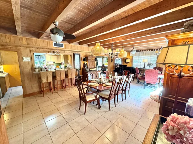 Breakfast Bar/Entertainment
