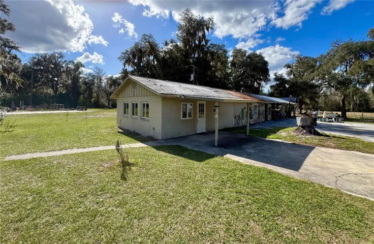 Detached Office/Garage