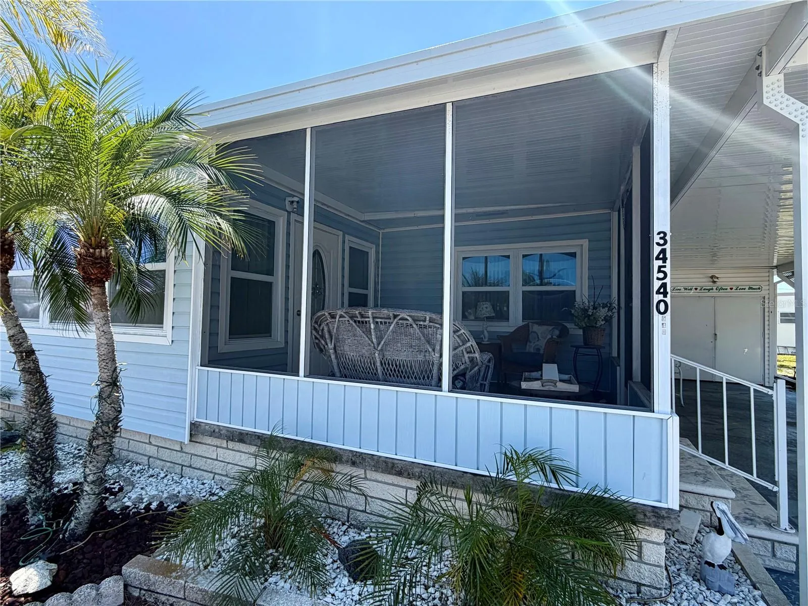 Great screened front porch