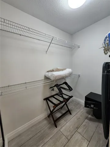 Walking Closet