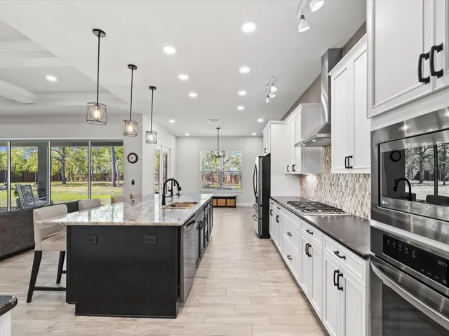 Immerse Yourself in a Cinematic Video & 3D Tour of This Exceptional Property