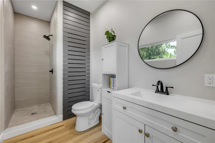 Apartment Full Bathroom