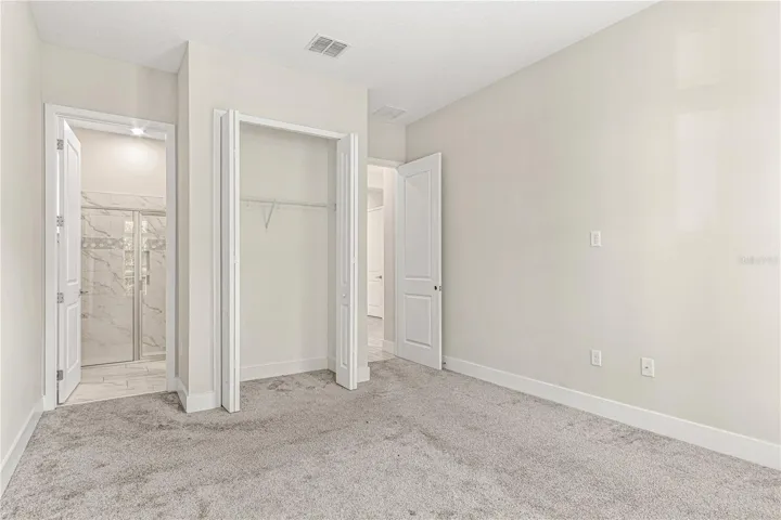 1st floor Primary room