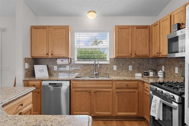 MODERN STAINLESS STEEL APPLIANCES