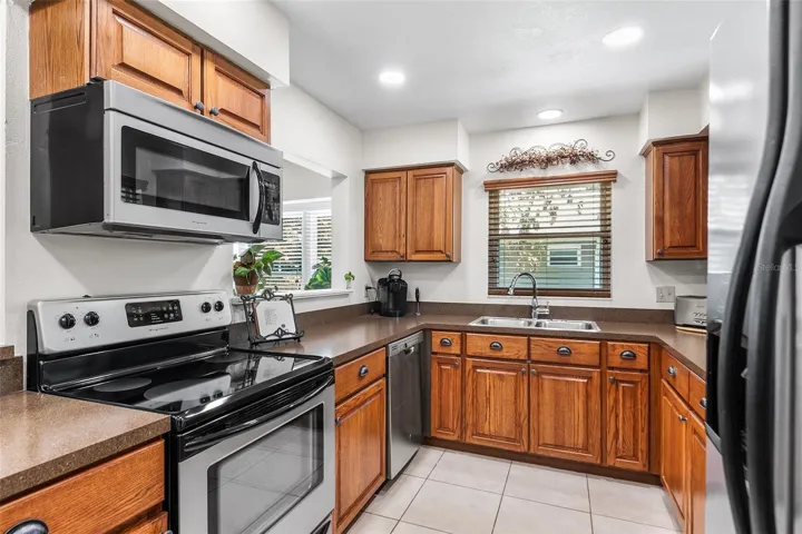 WHO WOULDN'T LOVE THIS KITCHEN!