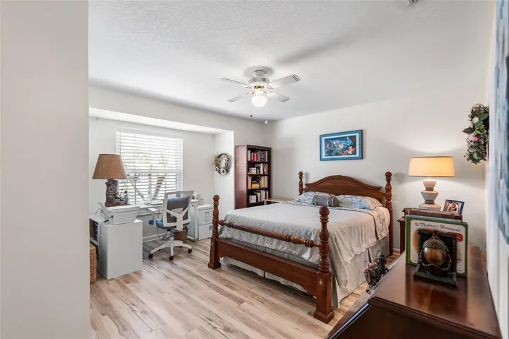 SPACIOUS SECOND BEDROOM WITH ADJACENT EN-SUITE BATHROOM