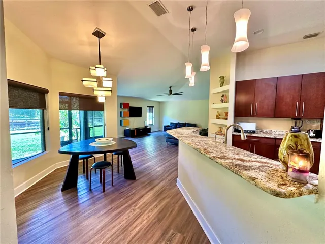 11x10 Breakfrast Room &amp; Breakfast Bar