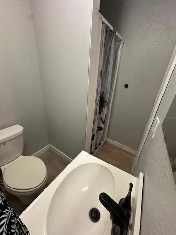 Bath next to Honey Room