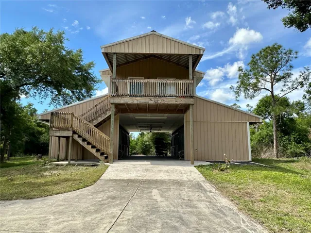 5 Stall Barn 12x12 stalls