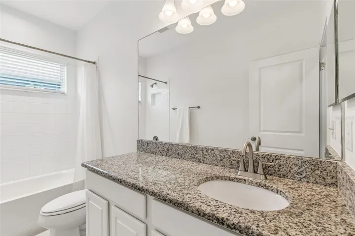 Upstairs full bathroom