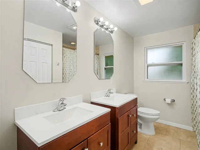 Guest Full Bathroom