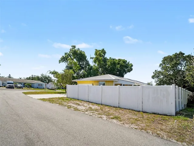 Privacy fence