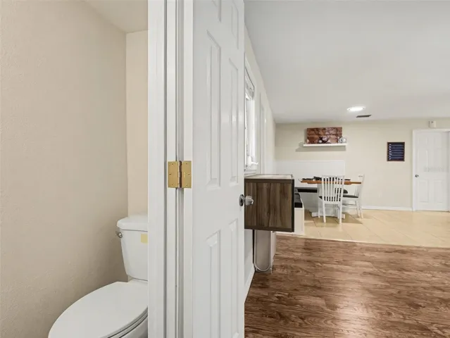 Living room 1/2 bath