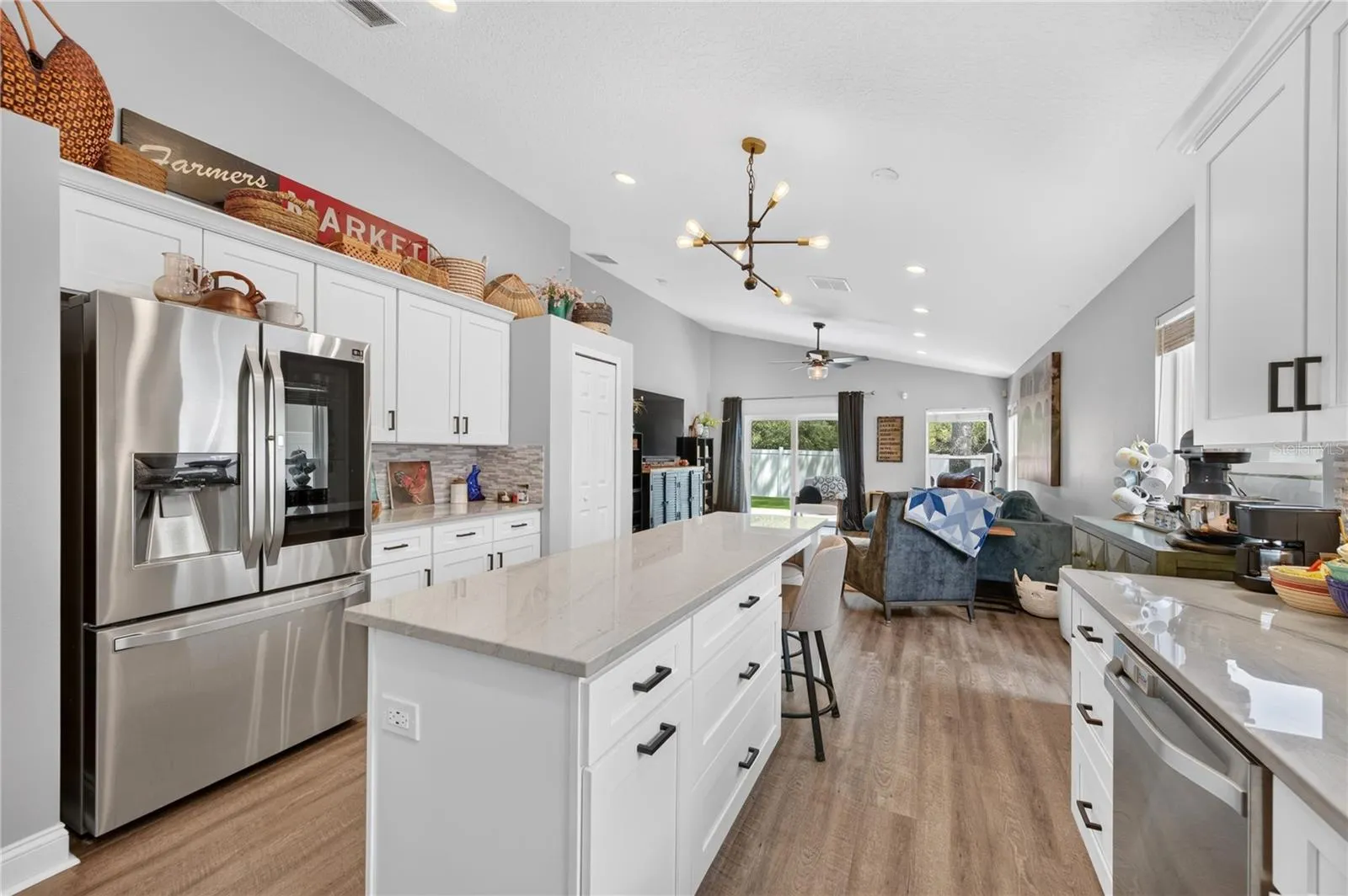 Kitchen with extended center Island
