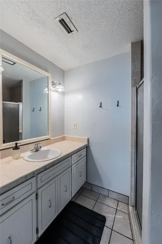 Ensuite (Primary) Bathroom