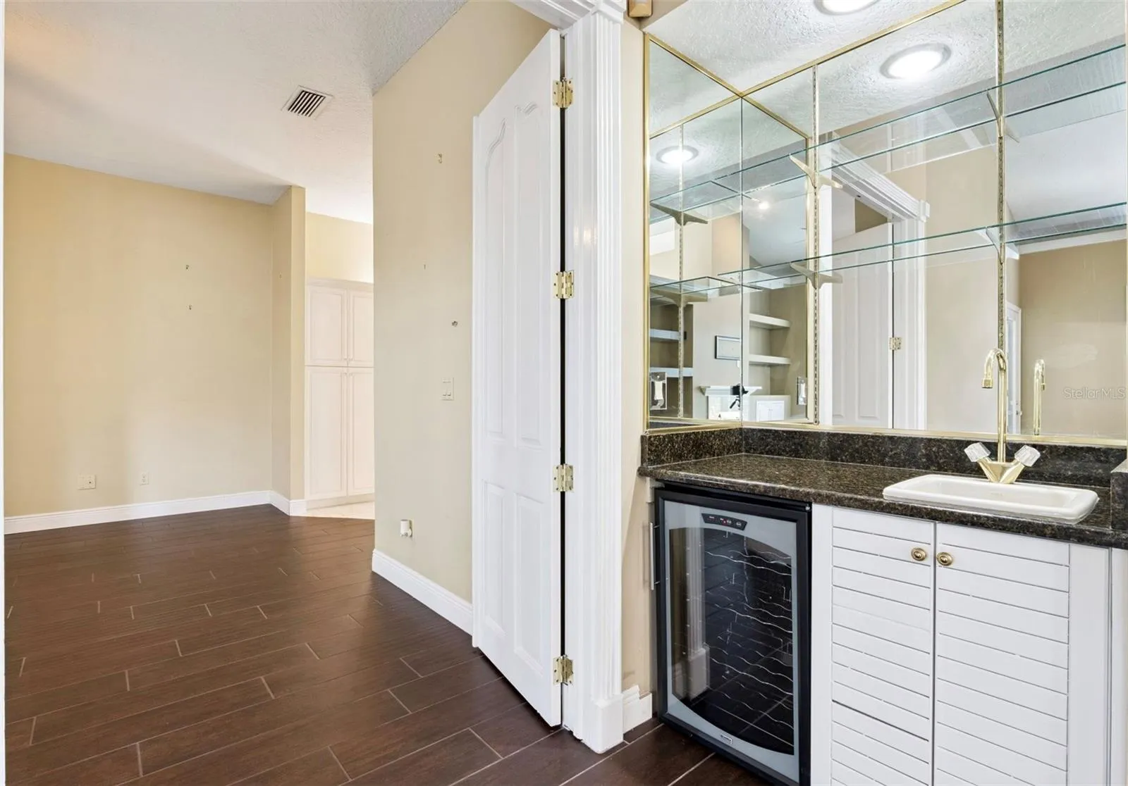 FAMILY ROOM WETBAR W/ WINE REFRIGERATOR