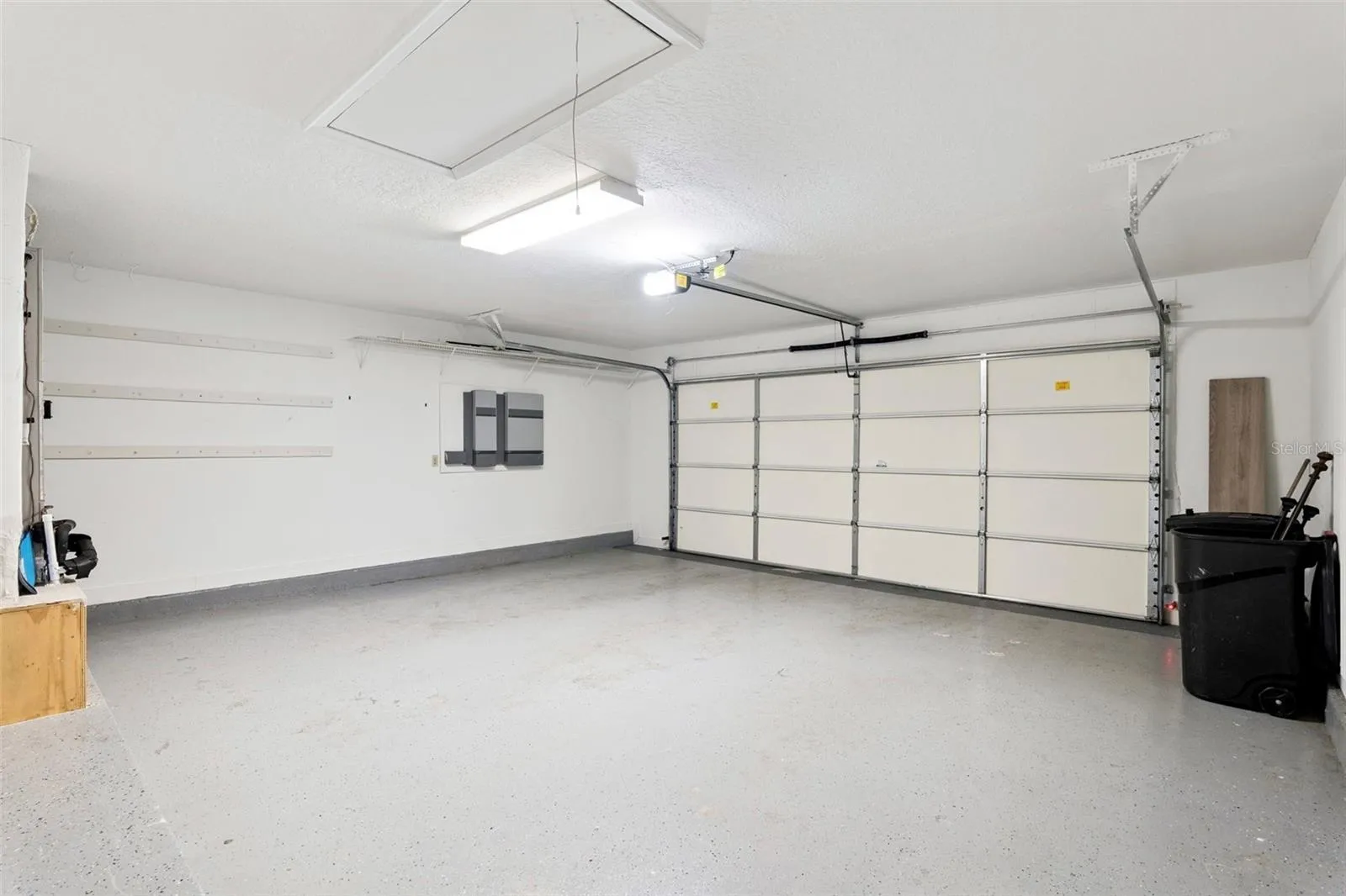 2 CAR GARAGE