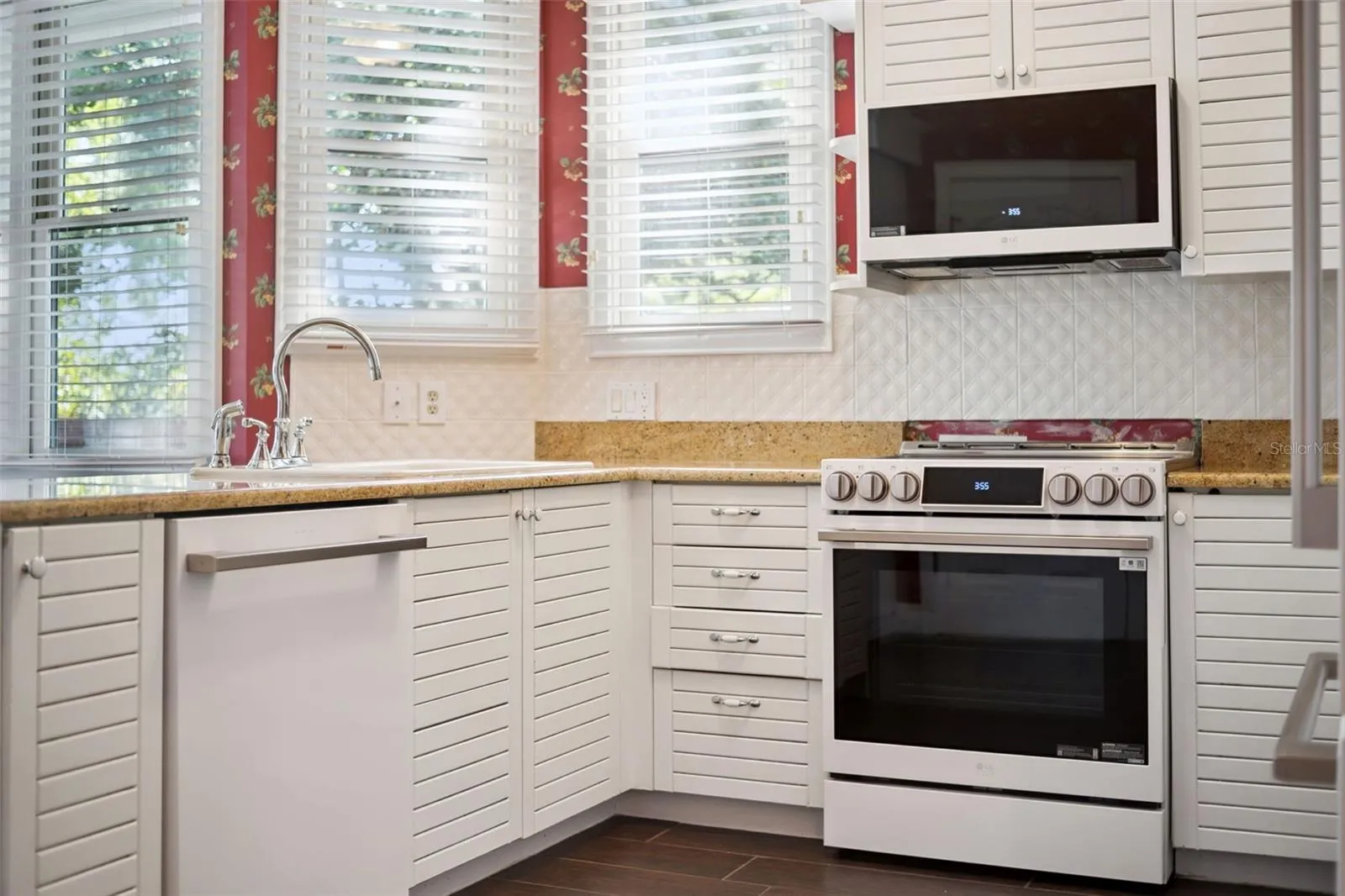 NEW UPGRADED APPLIANCES