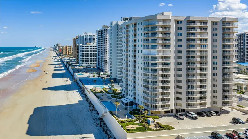 North End view of OCEANS 6 Building