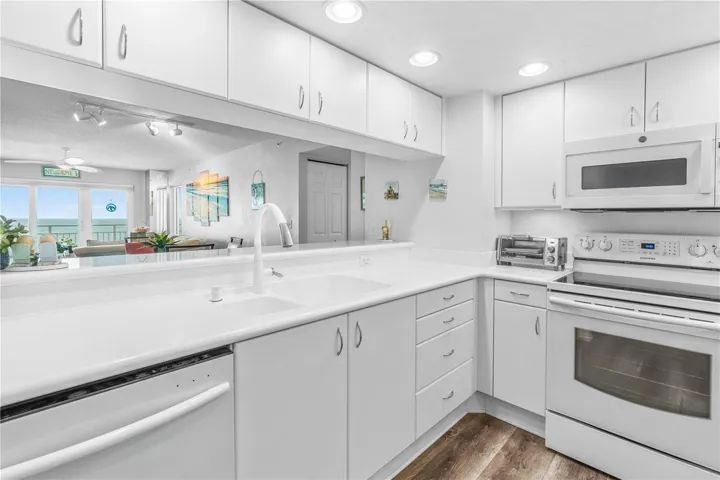 Kitchen to Breakfast Bar View
