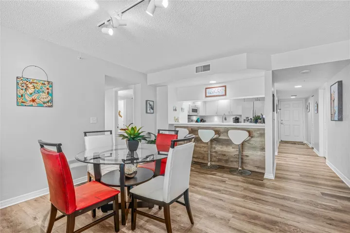Dining to Breakfast Bar