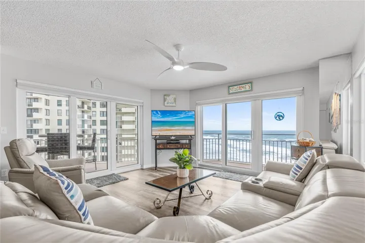 Living with wrap balconny NE VIEW