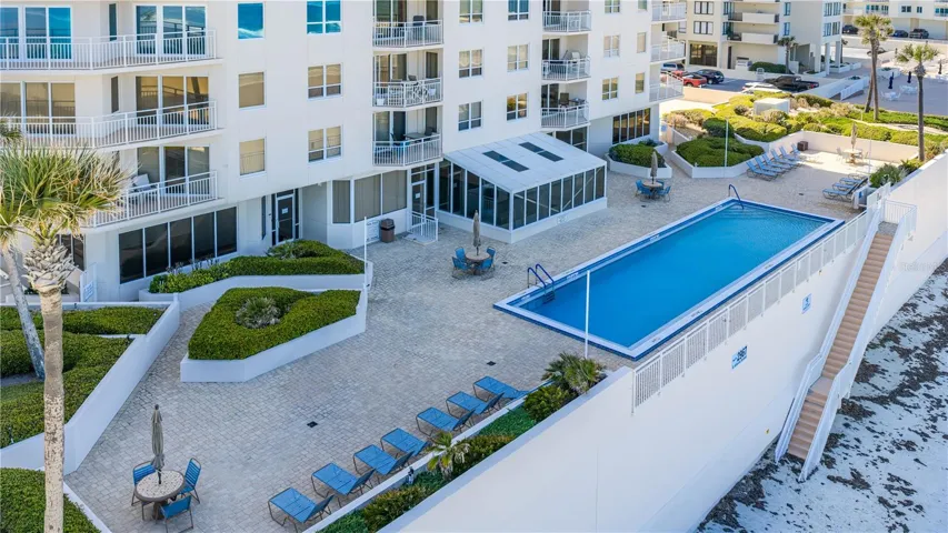 OCEANS 6 Seawall/Access to Beach