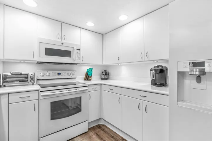 Light and Bright Kitchen