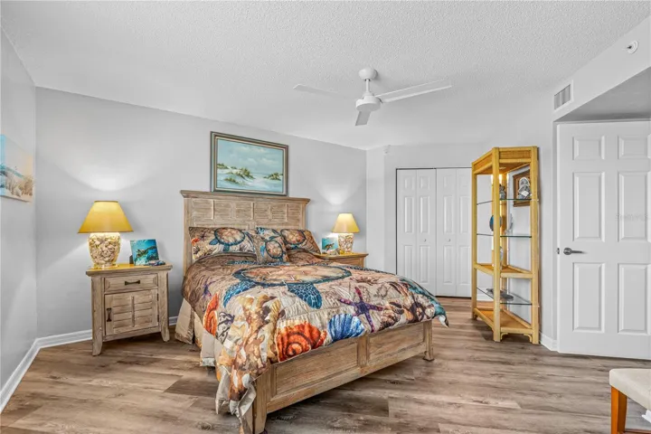 Guest Bed 2 w/vinyl flooring