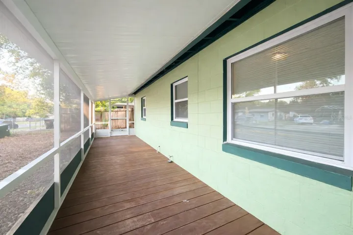 FRONT SCREENED LANAI