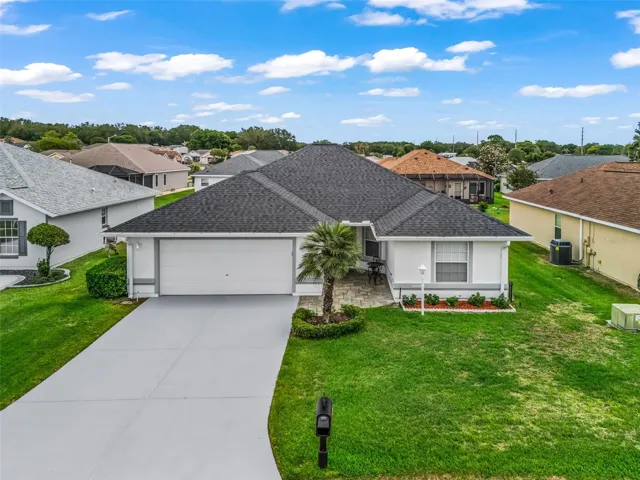 3/2 Chestnut with a 2 Car Garage