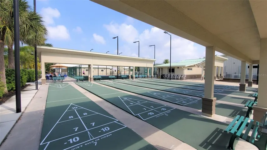 Shuffle board