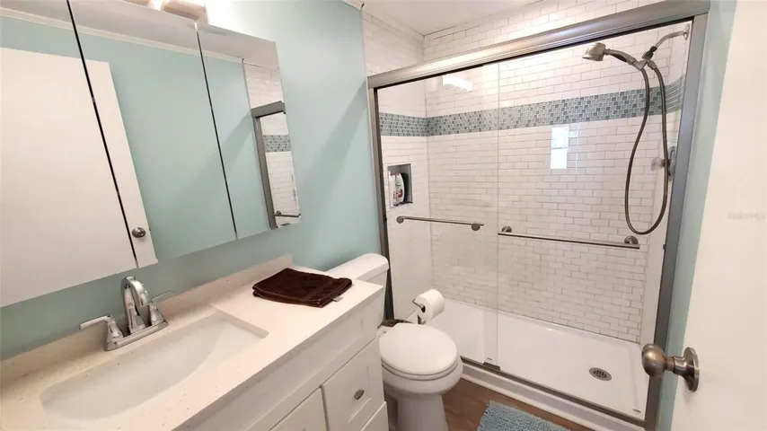 Master bath-walk in shower