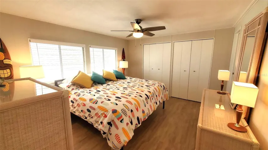Master bedroom-king