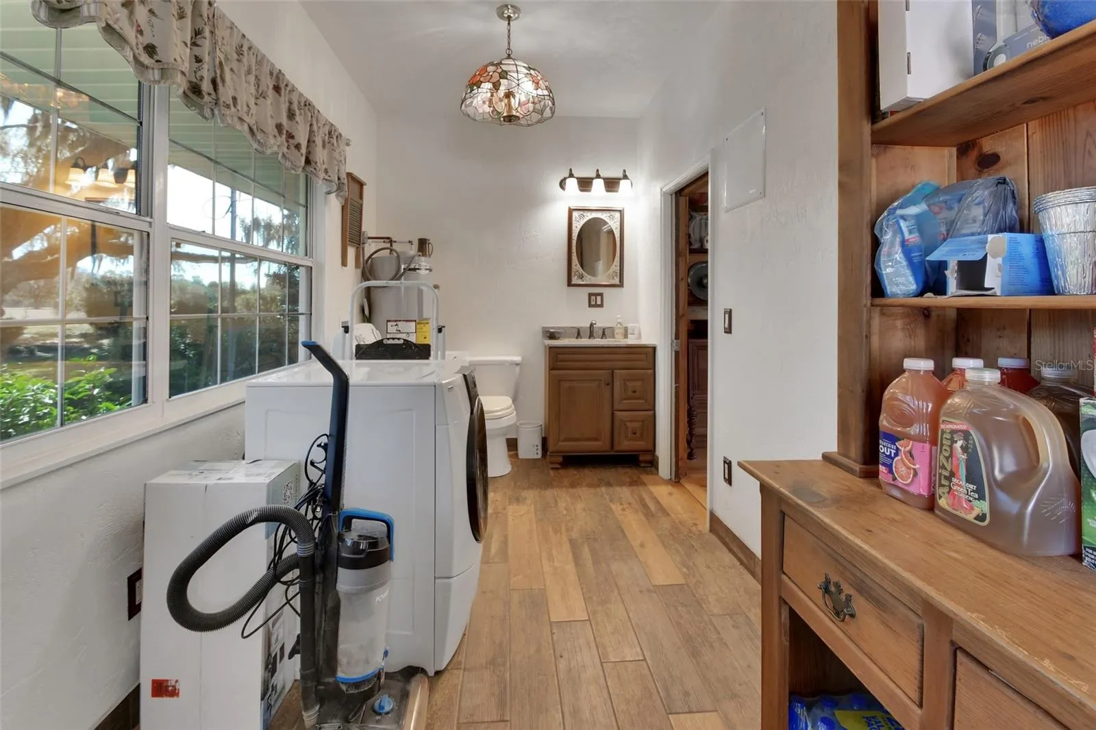 Laundry Room / 1/2 Bathroom
