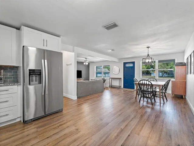 The floorpan flows seamlessly from room to room