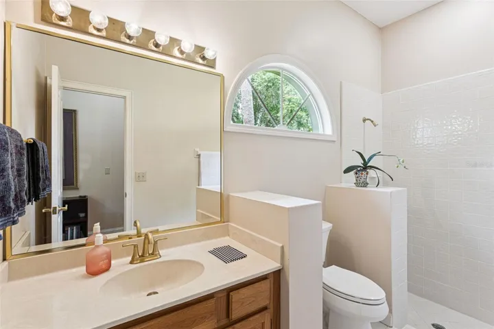 Ensuite Bathroom 2.