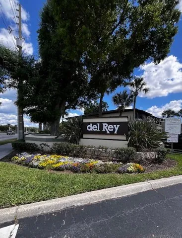 Del Rey Community Entrance