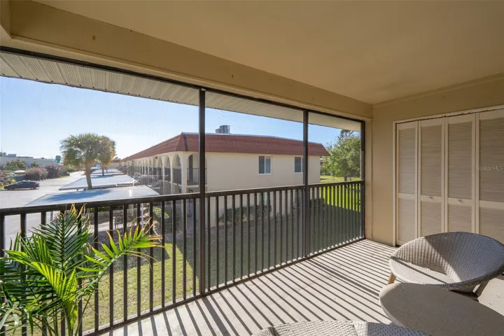 Screened balcony, open view