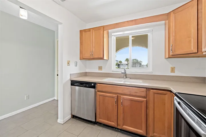 Kitchen, alternate angle