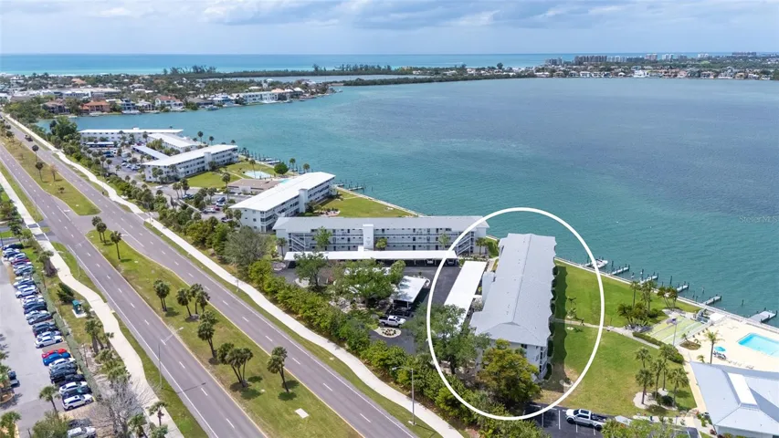 Walking distance to St. Armands Circle and Lido Beach.