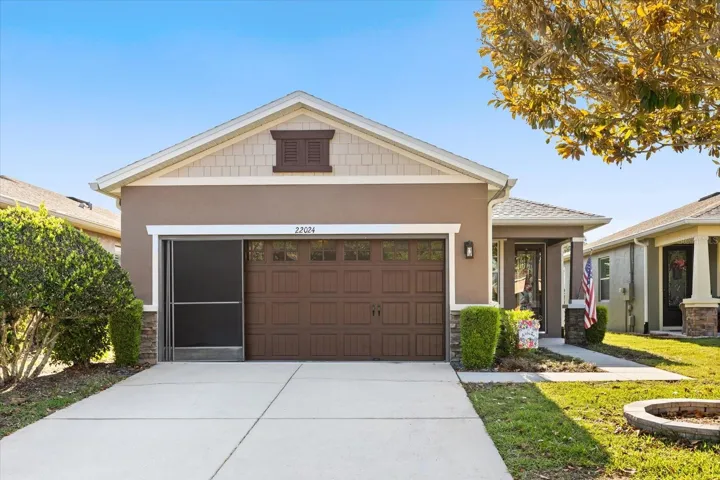 Front view w privacy screened garage