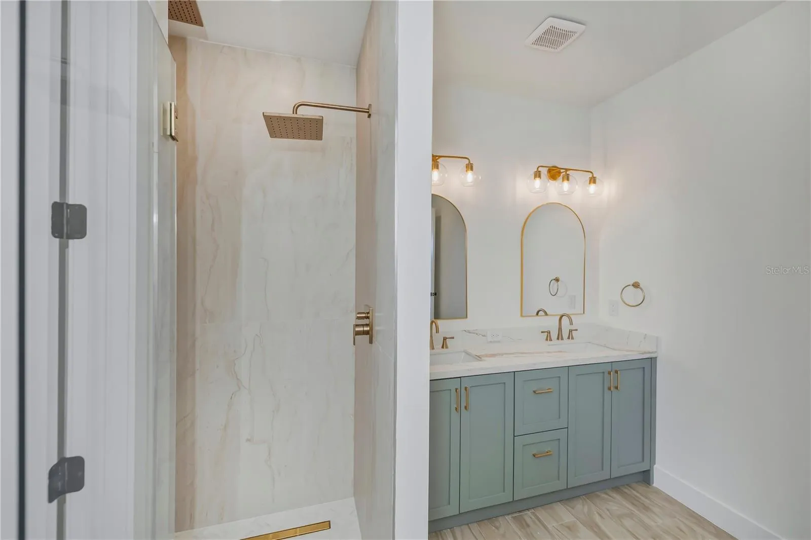 Primary Bathroom Suite with Glass Door Walk In Shower