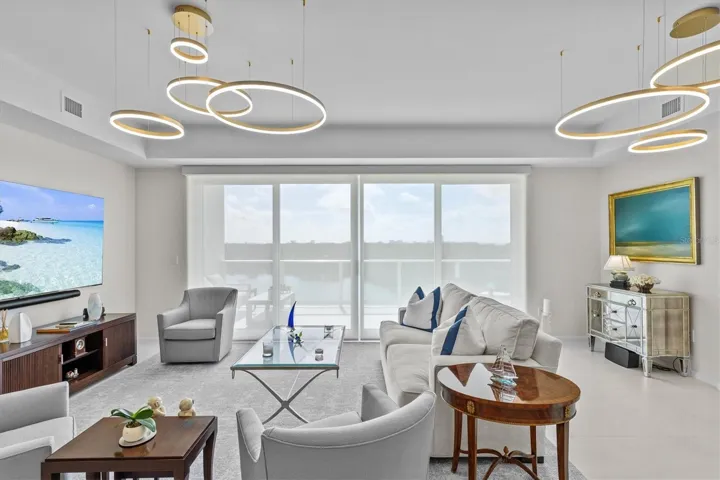 Remote-controlled window shades