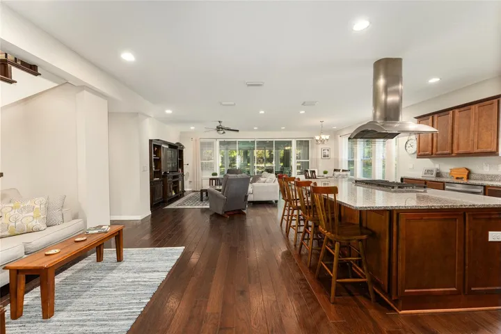 FOYER/KITCHEN