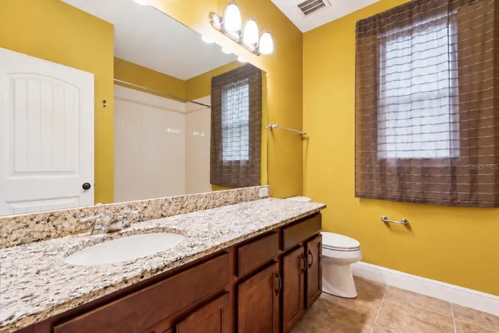 Upstairs full bathroom