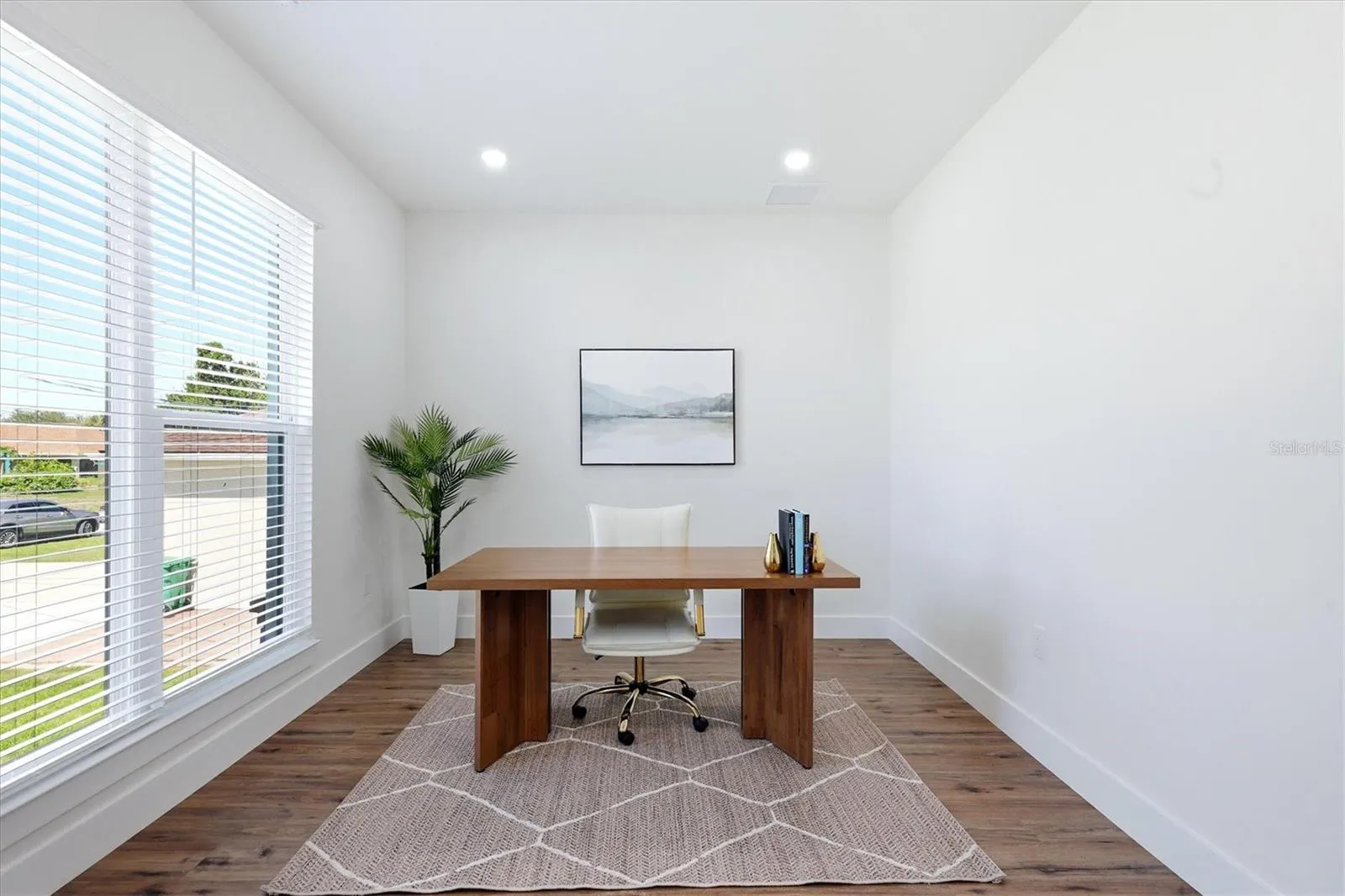 Flex room with a closet - can be a 5th bedroom